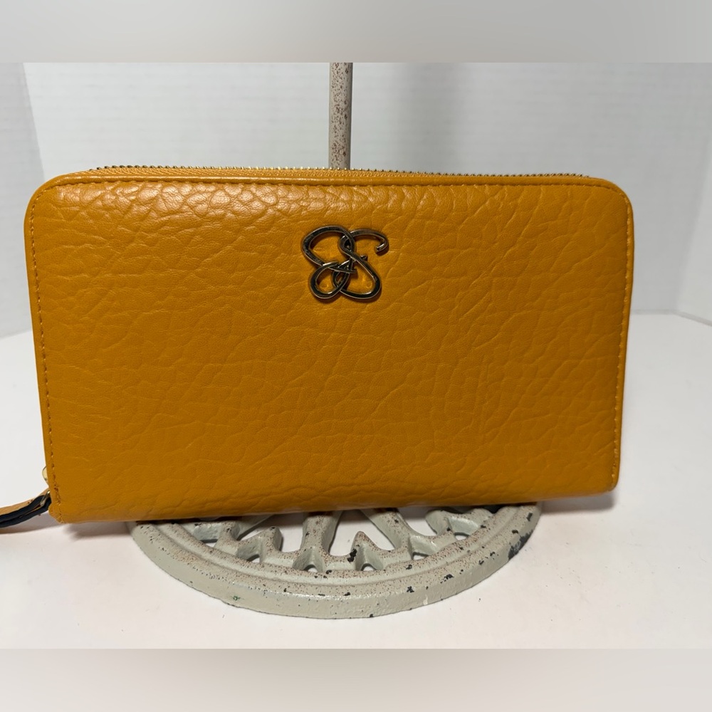 Jessica Simpson Zip-around Wallet
